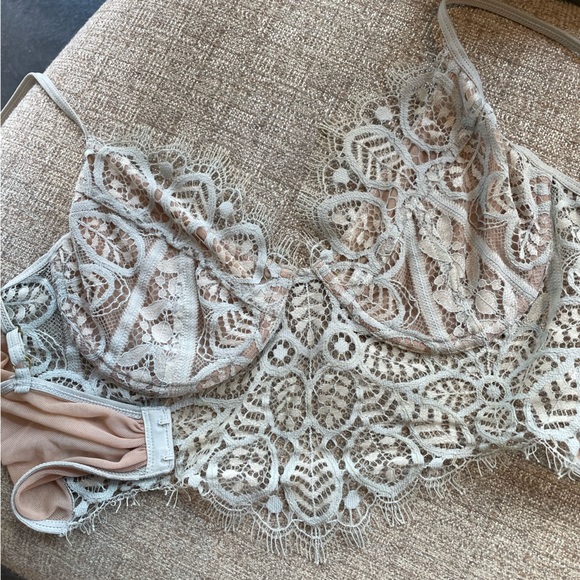 For love and lemons 🍋 bra top medium gray silver lace - Picture 4 of 9